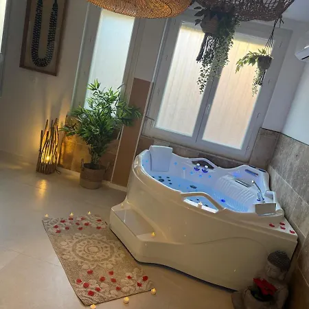 公寓 Bali Romantique Tantra Jaccuzi 佩皮尼昂